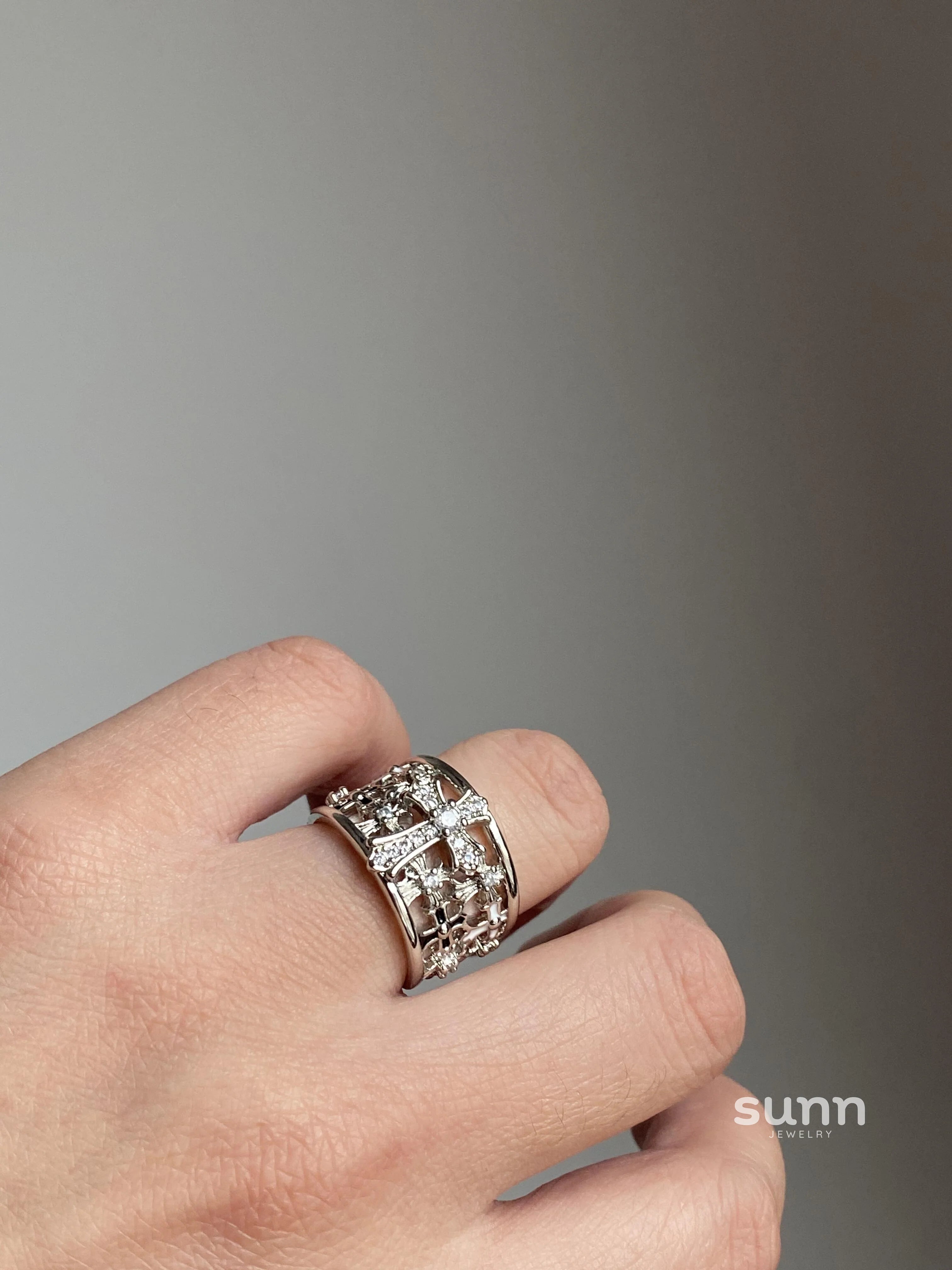 Gia Vintage Cross Ring