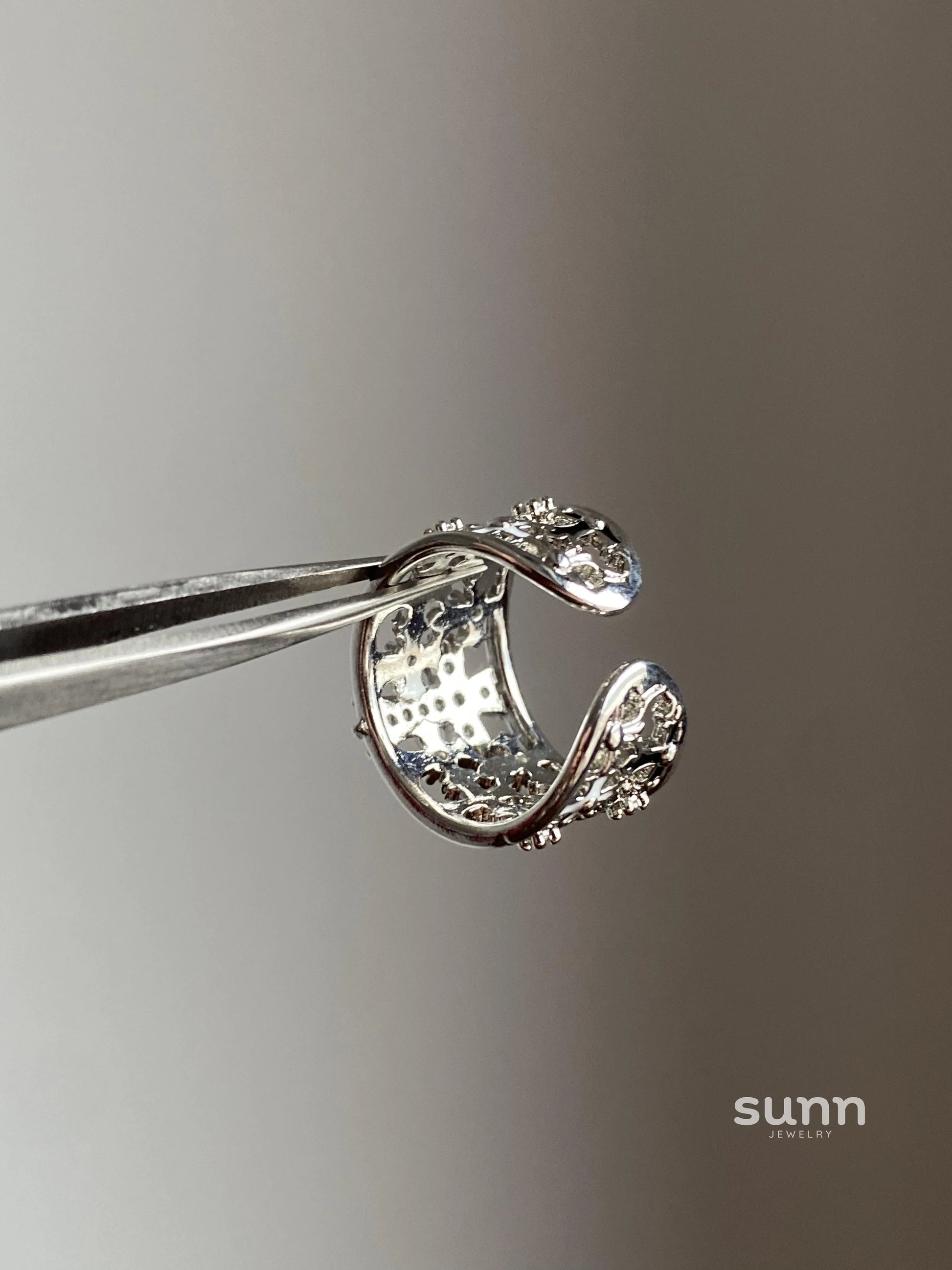 Gia Vintage Cross Ring