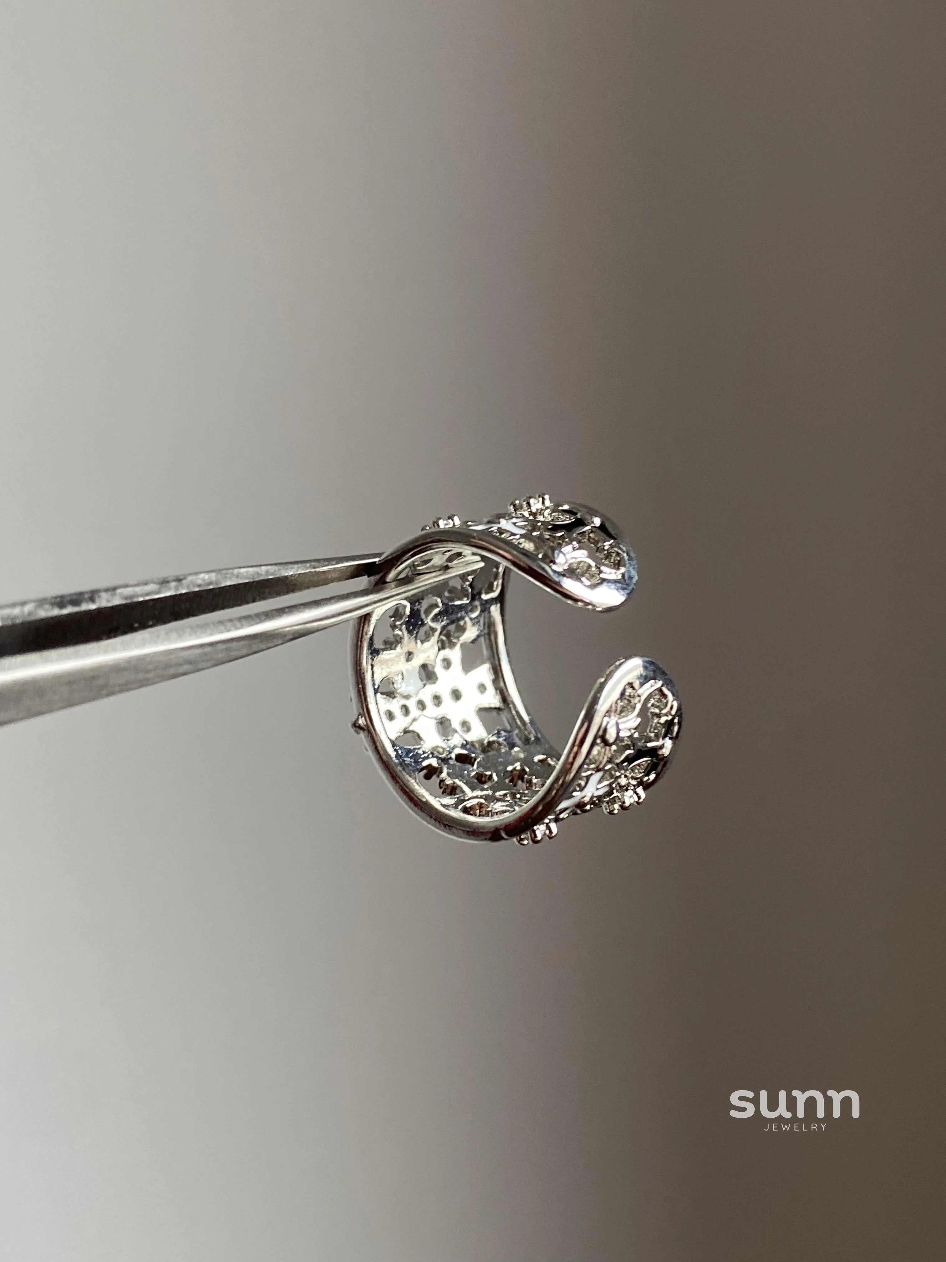 Gia Vintage Cross Ring