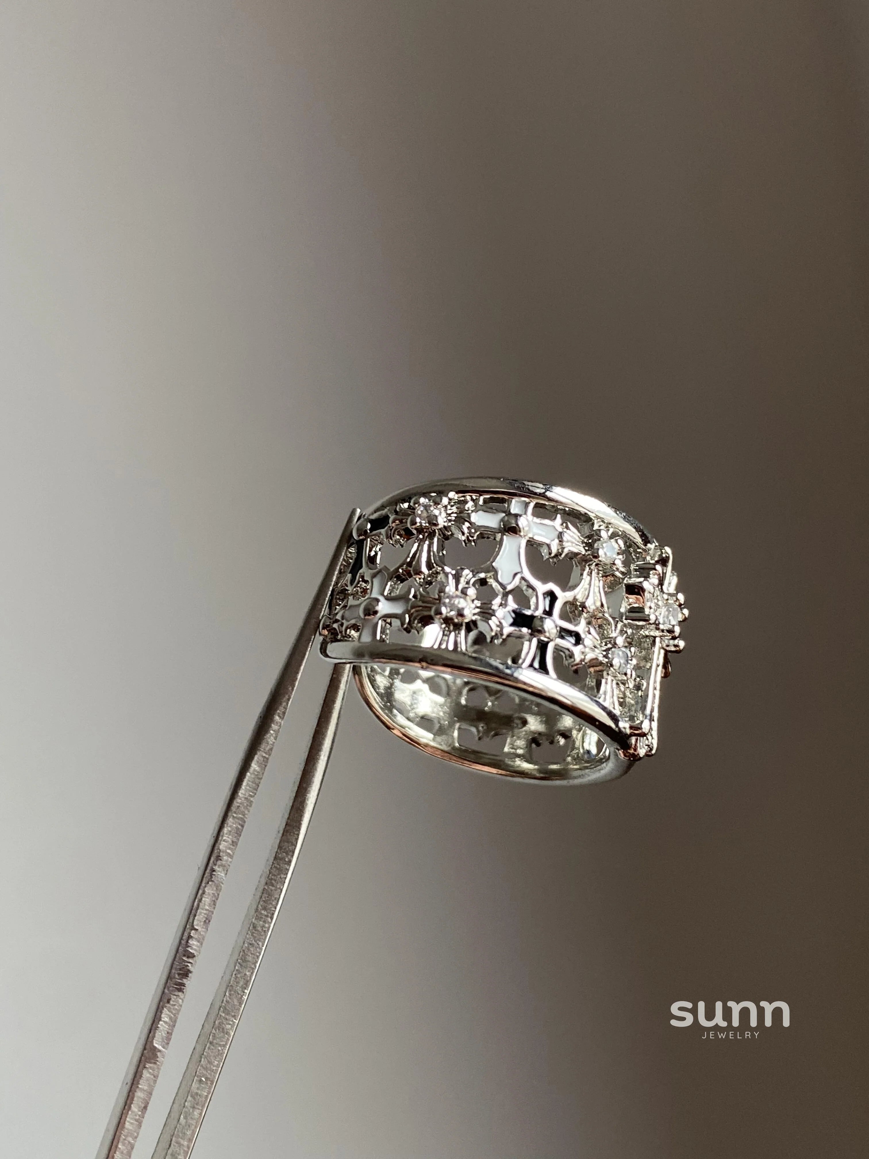 Gia Vintage Cross Ring