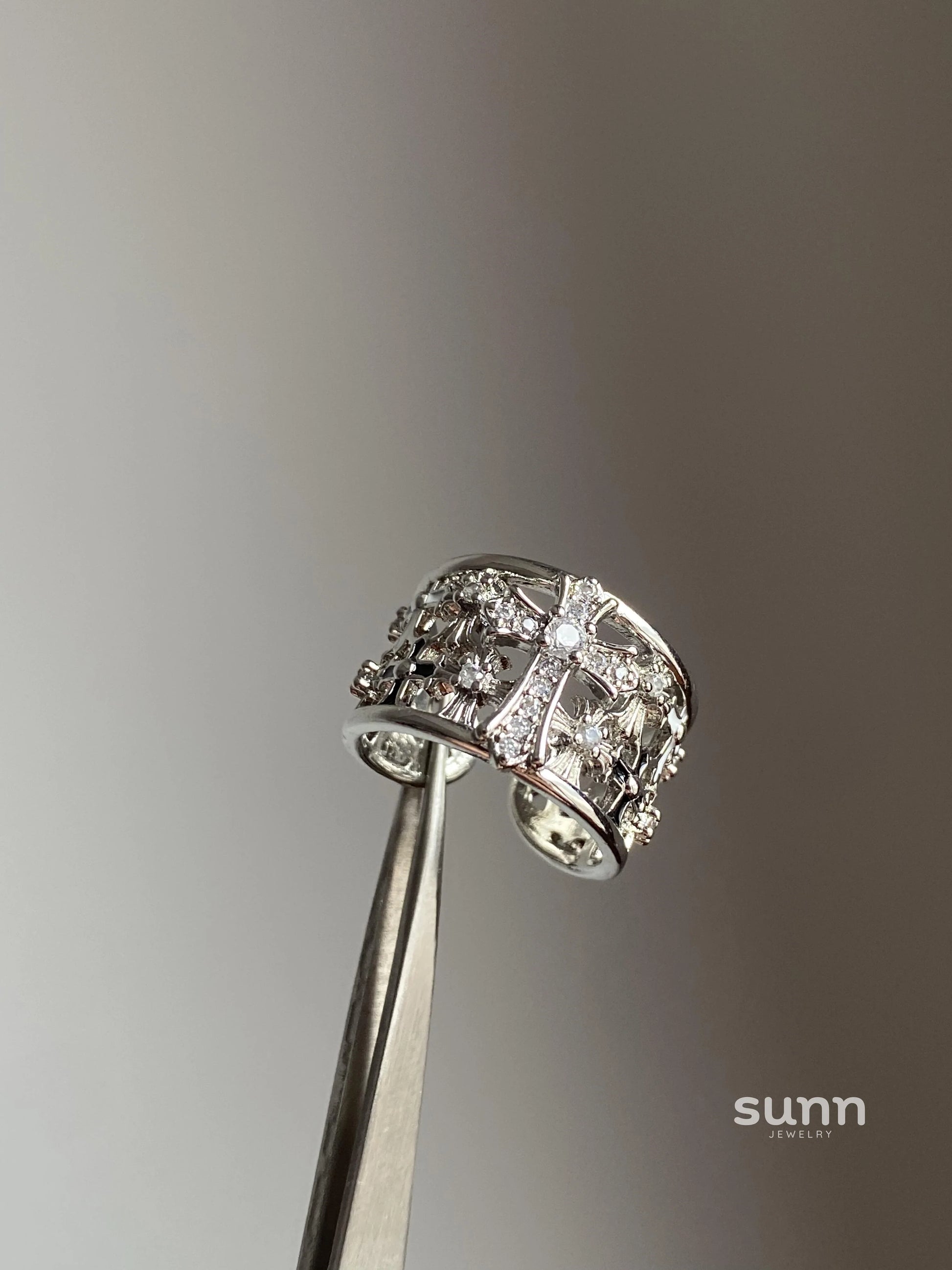Gia Vintage Cross Ring