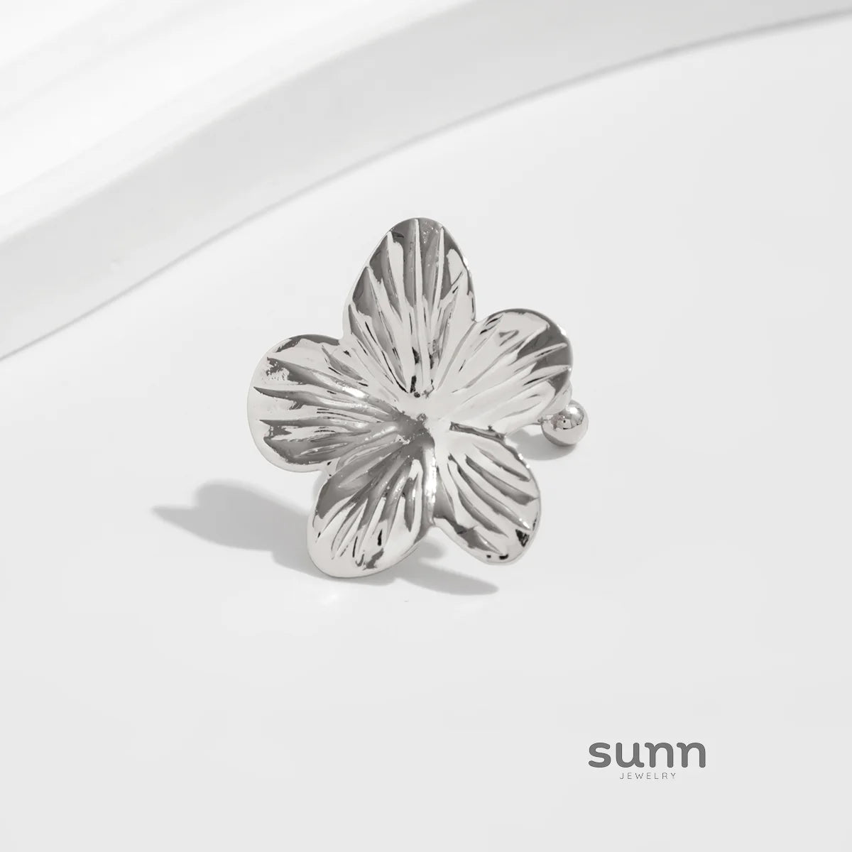 Giavana Floral Chain Ear Cuff