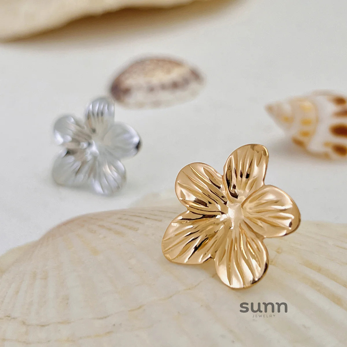 Giavana Floral Chain Ear Cuff