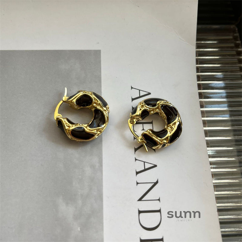 Giavonna Asymmetric Enamel Hoops [A4YILDXV]