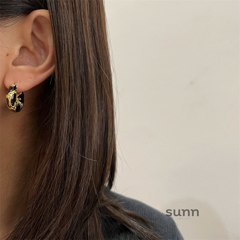 Giavonna Asymmetric Enamel Hoops [R0ZZS10U]