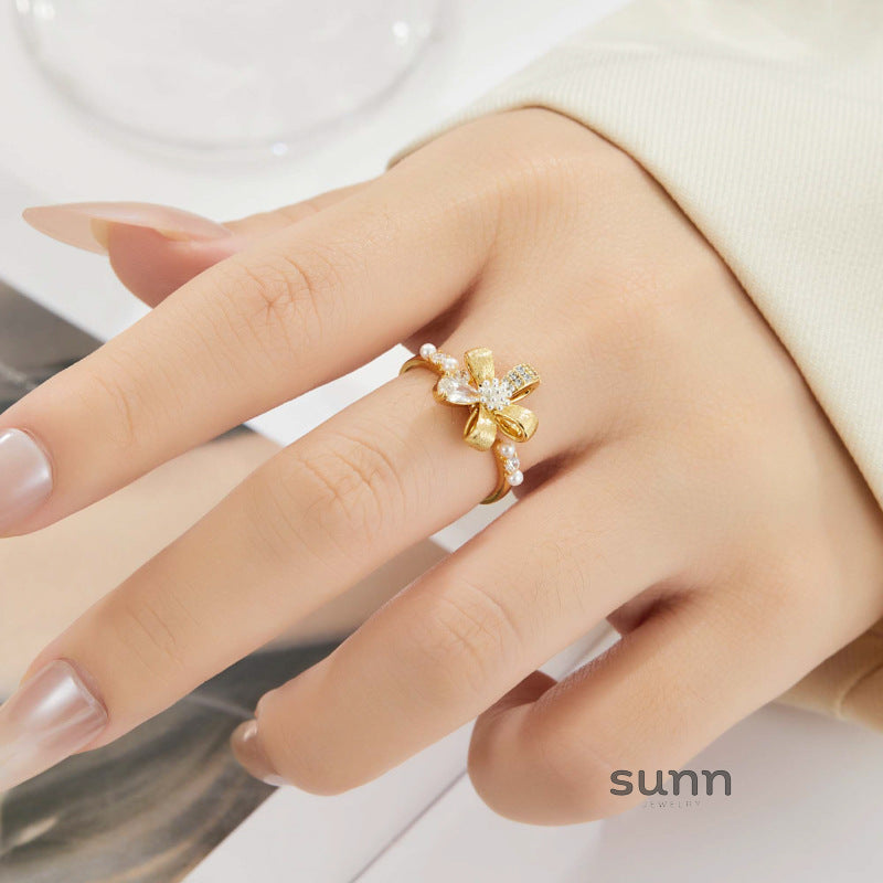 Gioia Brushed Floral Open Ring [PM7VSKOS]