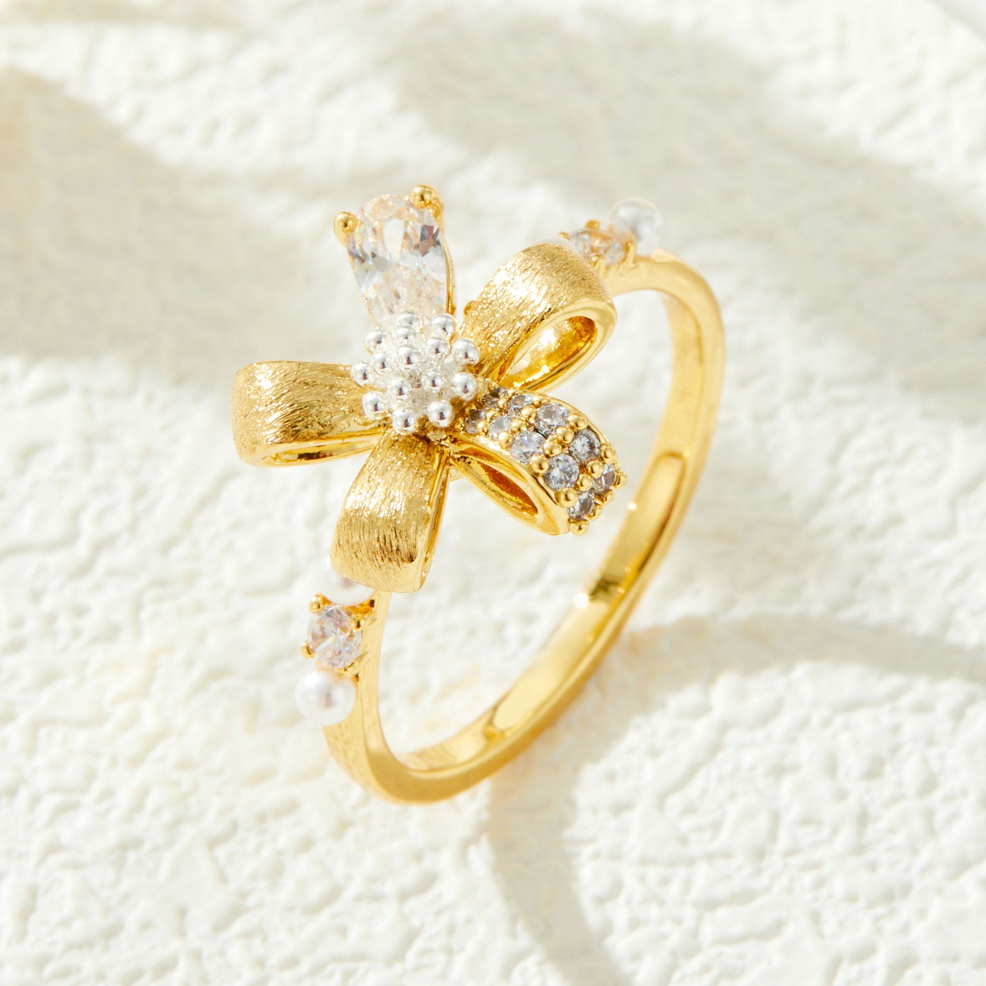 Gioia Brushed Floral Open Ring [2PQR0SAX]