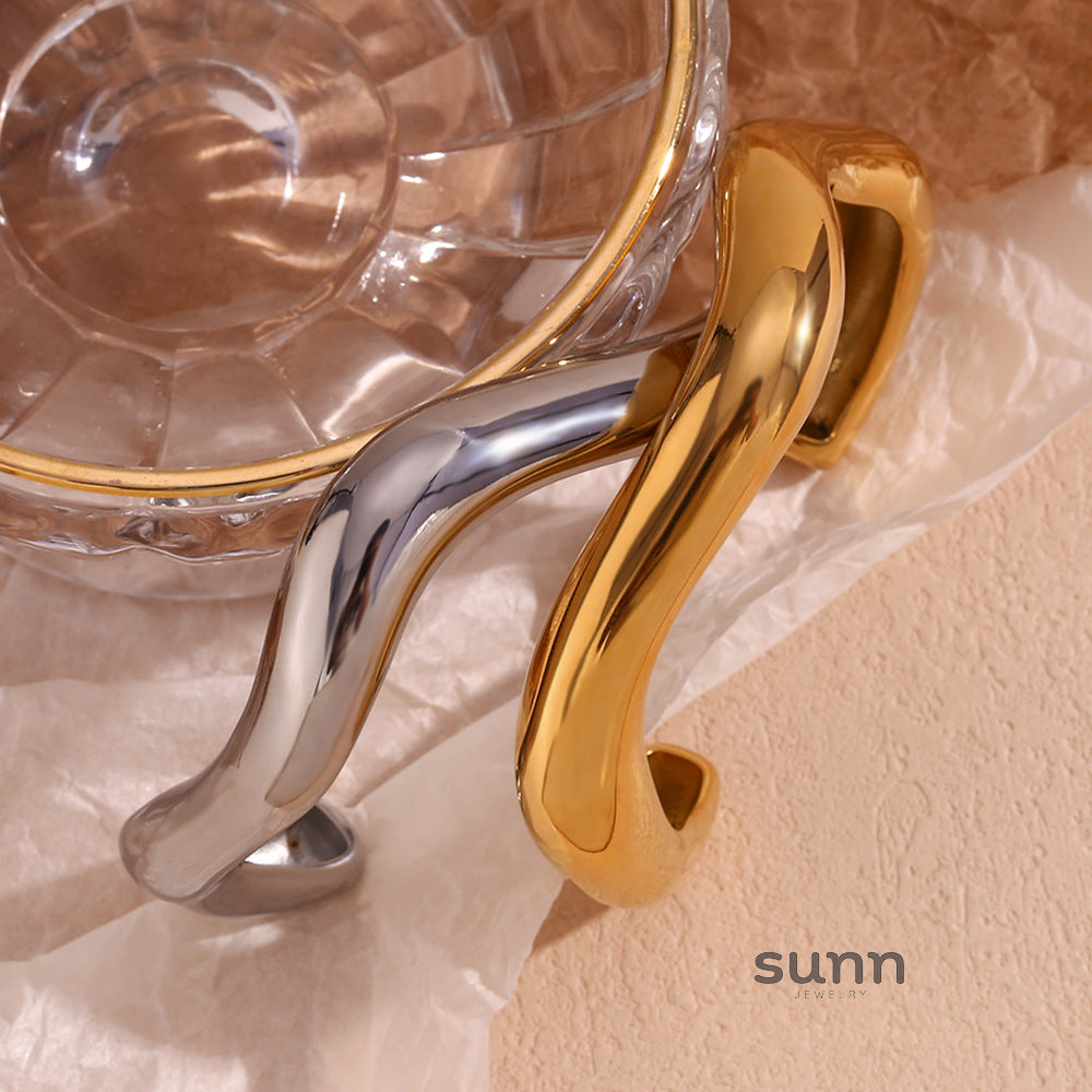 Gionna Liquid Wave Cuff Bracelet [X73Q8L01]