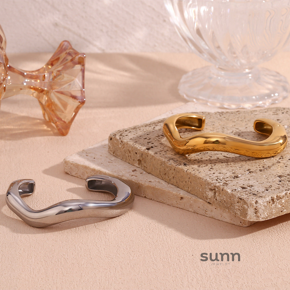 Gionna Liquid Wave Cuff Bracelet [NL2TGAIA]