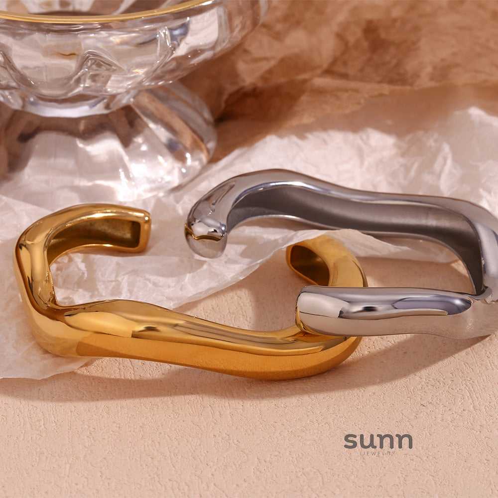Gionna Liquid Wave Cuff Bracelet [J7OJSO95]