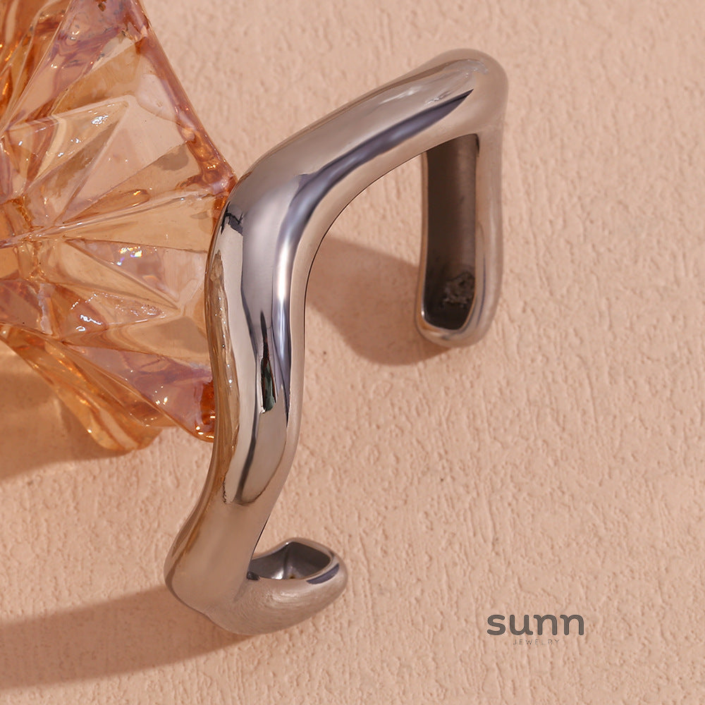 Gionna Liquid Wave Cuff Bracelet [Z91IEC7T]