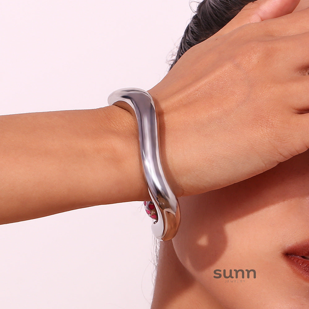 Gionna Liquid Wave Cuff Bracelet [BIWR2GLA]