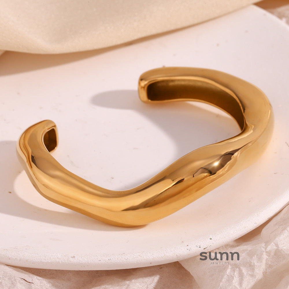 Gionna Liquid Wave Cuff Bracelet [GBD9WP3O]