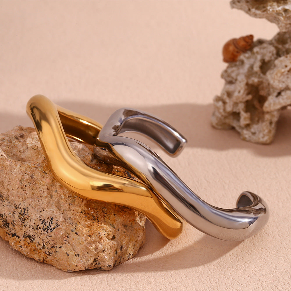 Gionna Liquid Wave Cuff Bracelet [J7OJSO95]