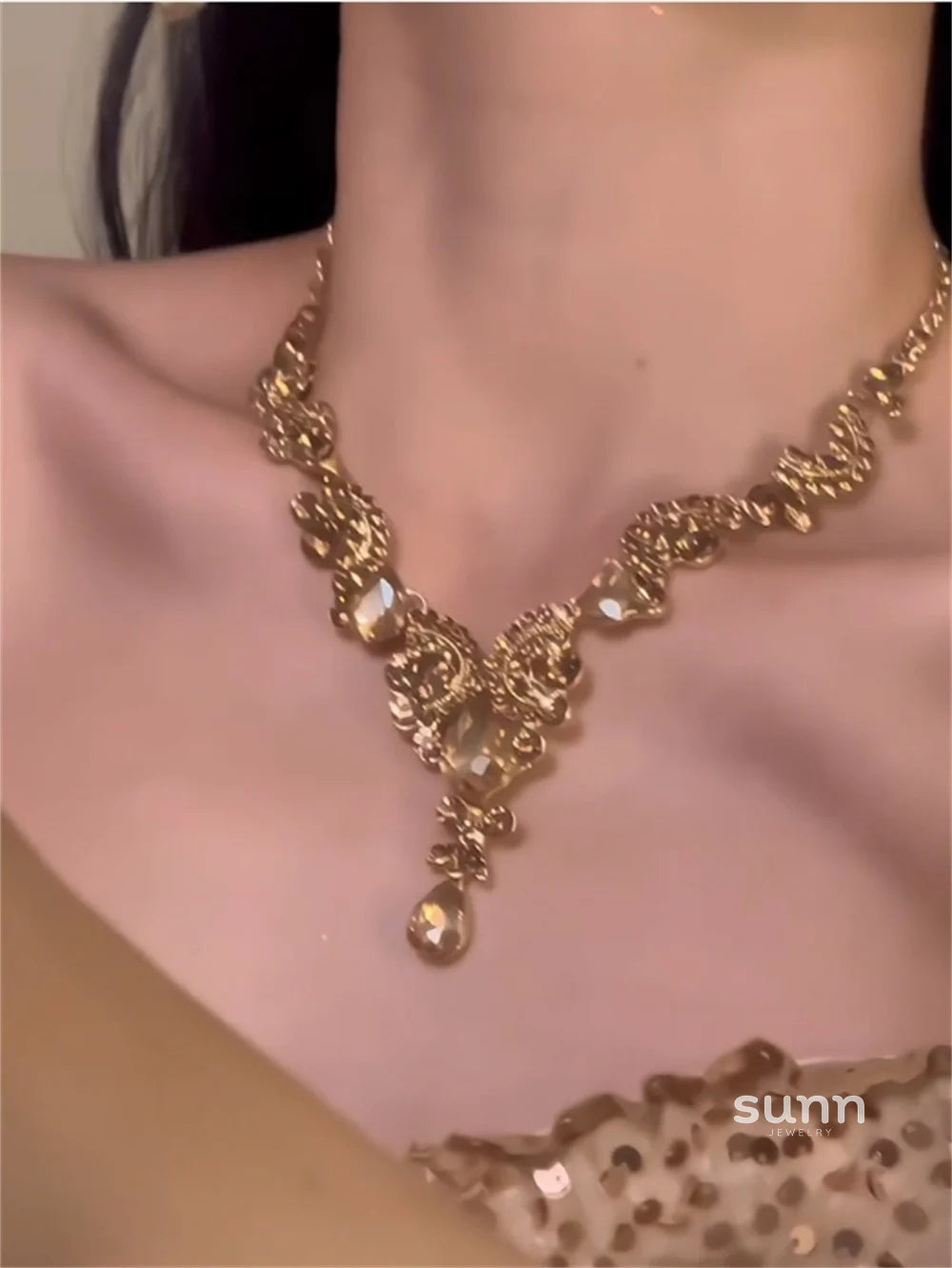 Giovana Champagne Waterdrop Tassel Set