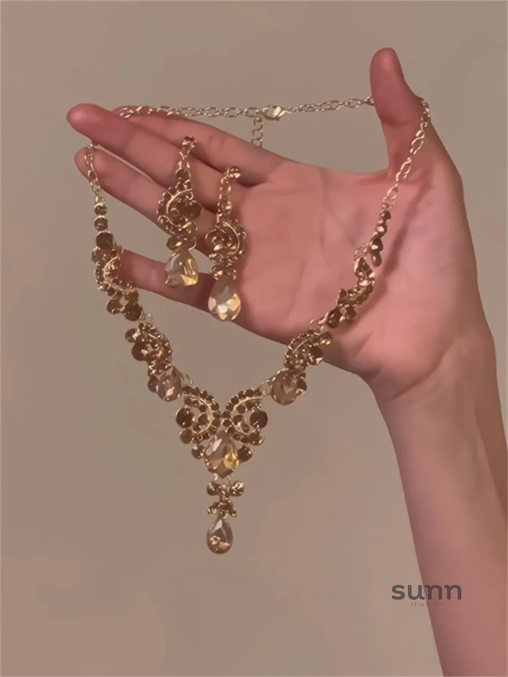 Giovana Champagne Waterdrop Tassel Set