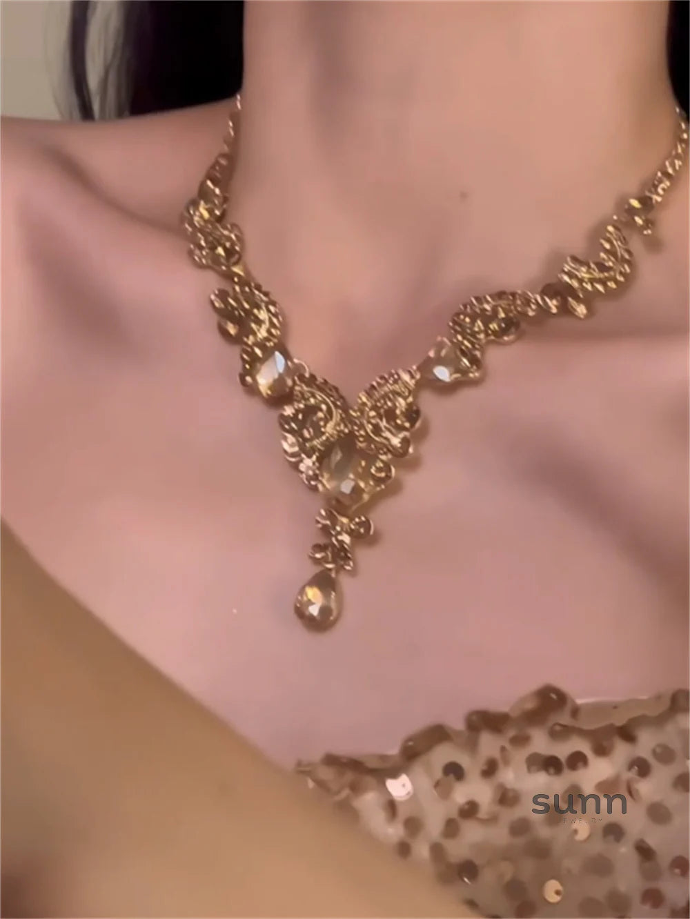 Giovana Champagne Waterdrop Tassel Set
