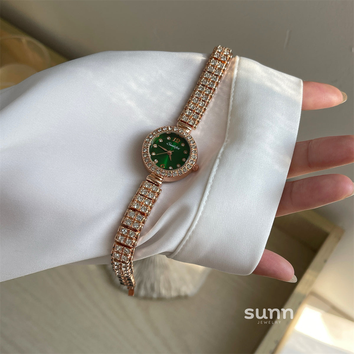 Gisela Celestial Chain Watch [D932VU9B]
