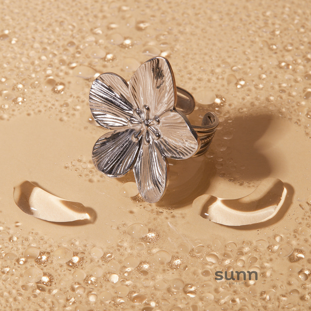Gisele Pleated Bloom Open Ring [EPYLDJX2]