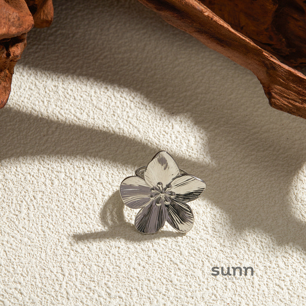 Gisele Pleated Bloom Open Ring [LOPE9GCR]