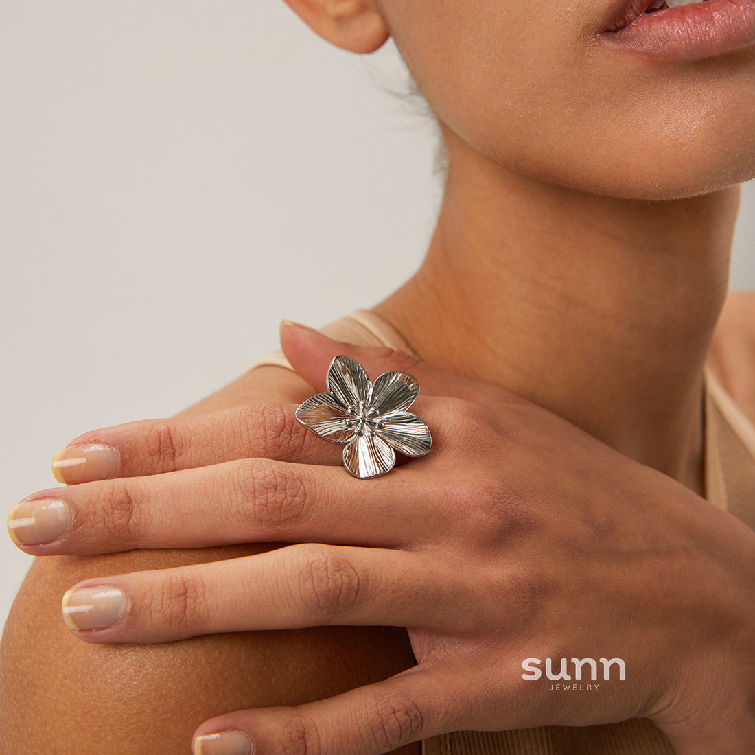 Gisele Pleated Bloom Open Ring [N86PCVL1]