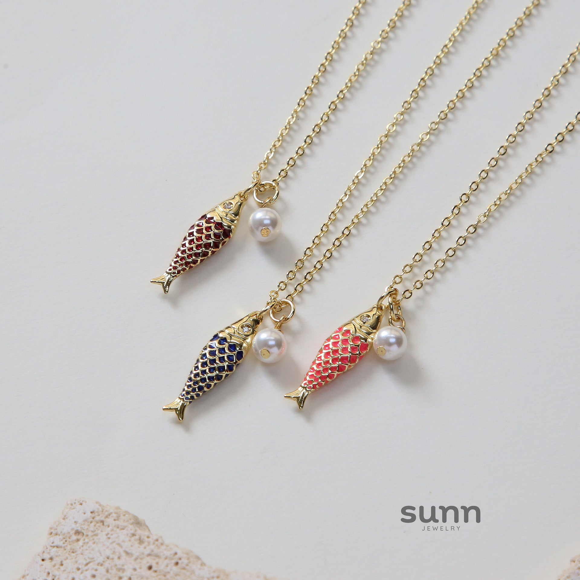 Giulianna Brass Tropical Fish Necklace [NL87ZTJT]