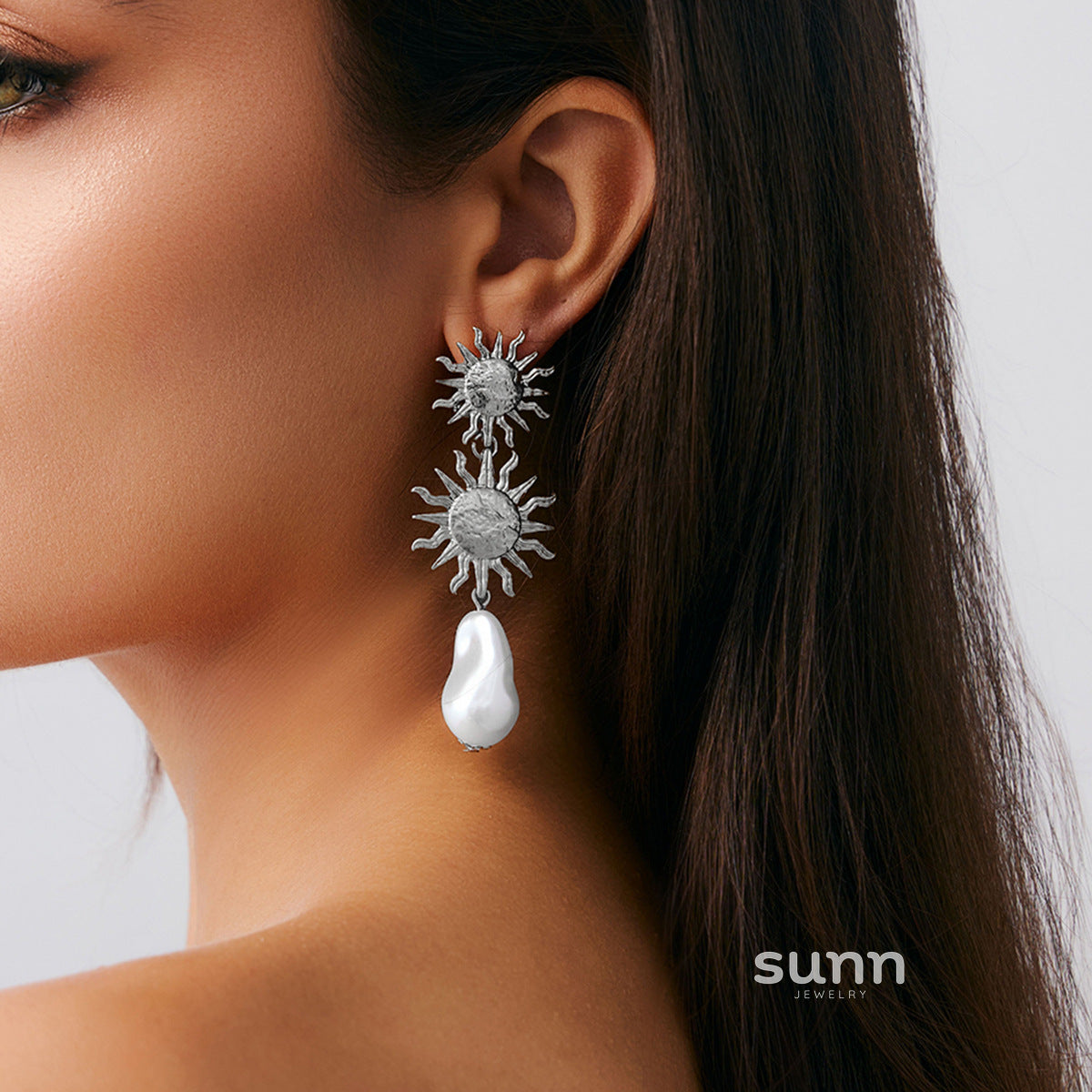 Gloria Geometric Drop Earrings [NH9X0L3A]