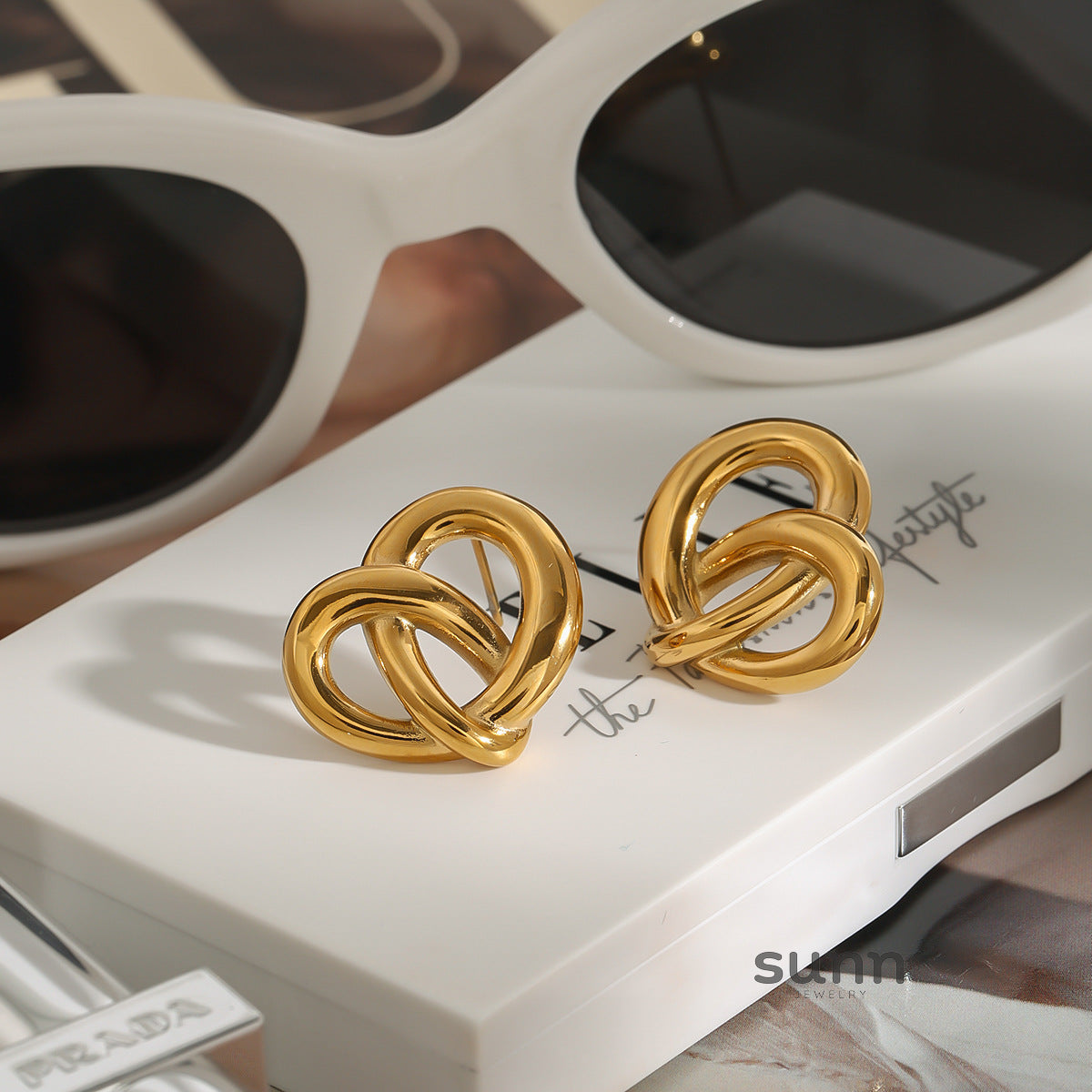 Gloria Heart Hoop Earrings [4FUM1CMX]