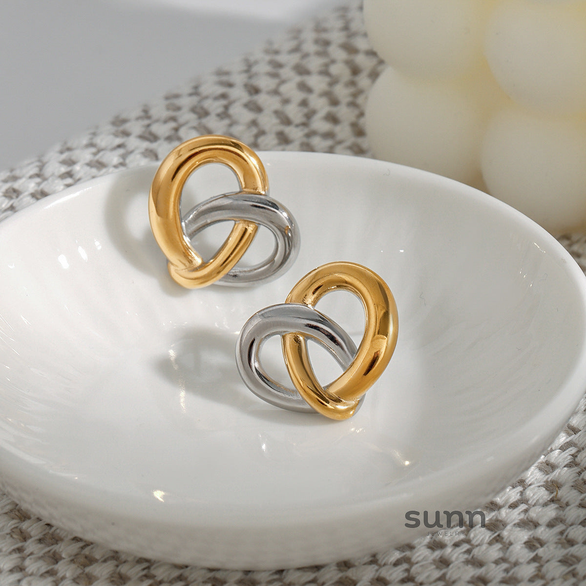 Gloria Heart Hoop Earrings [OAGDB7U2]