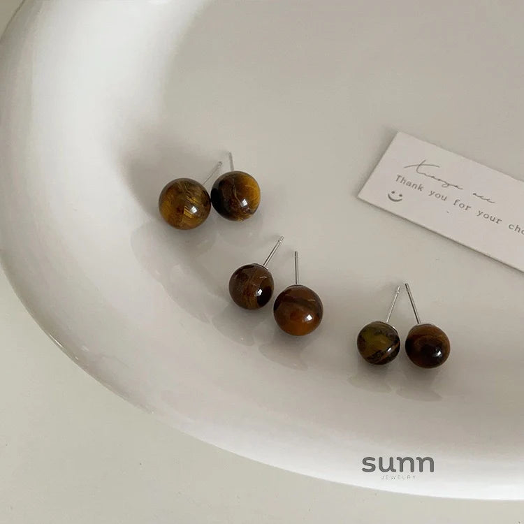 Glory Vintage Amber Eye Studs