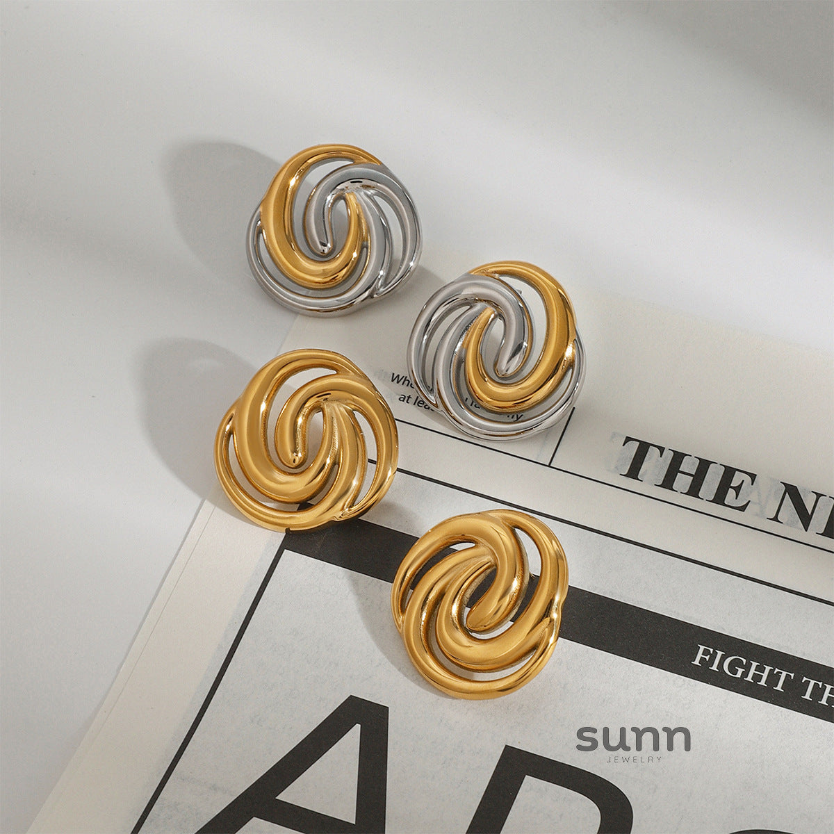 Gracelyn 18K Gold Cross Earrings [ATREX2KV]