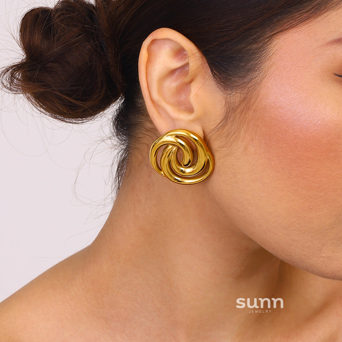 Gracelyn 18K Gold Cross Earrings [BB75NF7I]