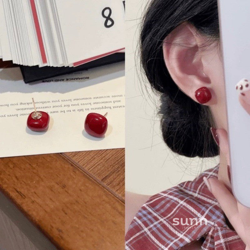 Gracey Red Cube Stud Earrings [H4Z187H0]