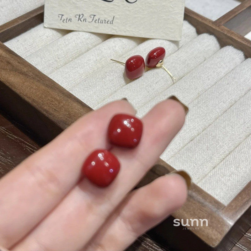 Gracey Red Cube Stud Earrings [EC6RXPM7]