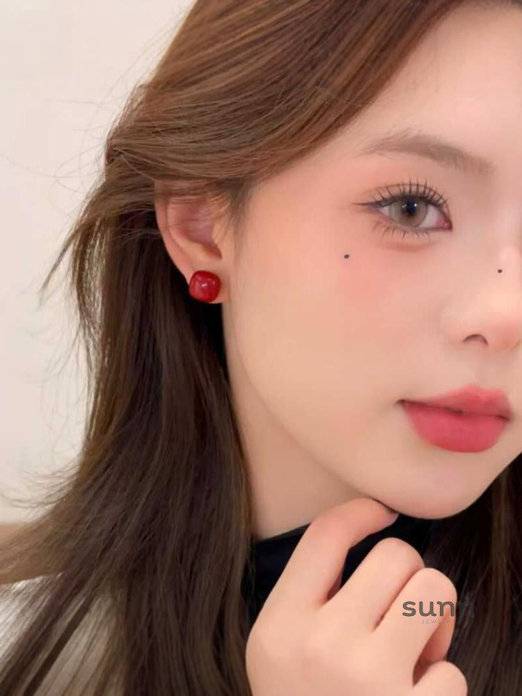 Gracey Red Cube Stud Earrings [W0BCU3DT]