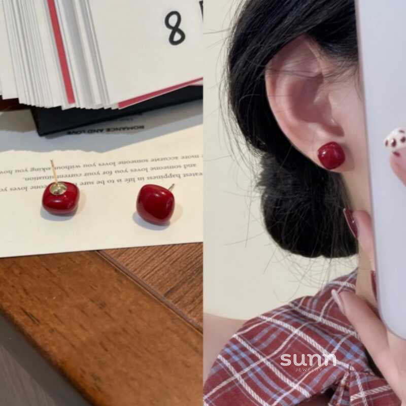 Gracey Red Cube Stud Earrings [XMMPJ5EB]
