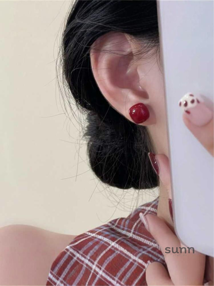Gracey Red Cube Stud Earrings [FY2HFHRY]