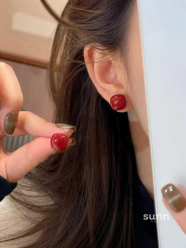 Gracey Red Cube Stud Earrings [2EA2T5QD]