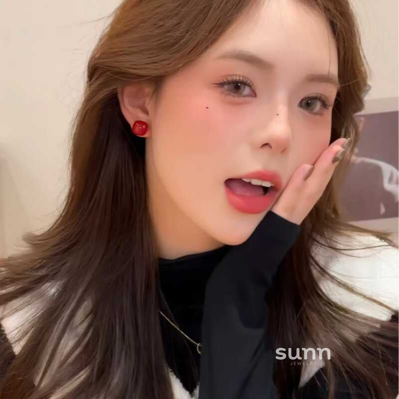 Gracey Red Cube Stud Earrings [KE9PWR76]