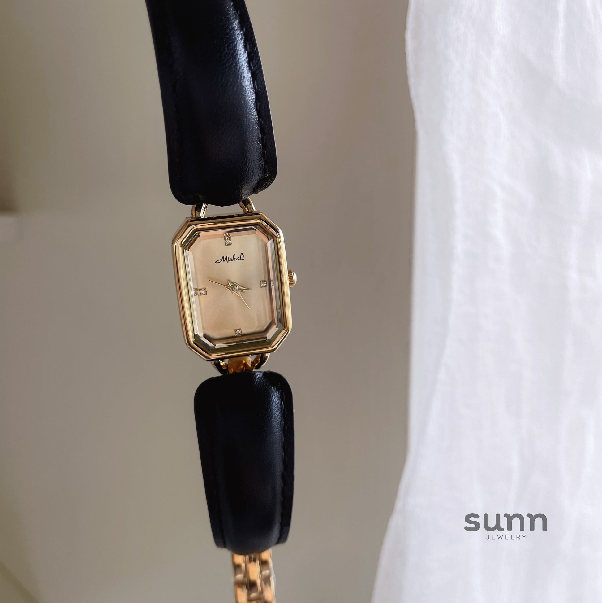 Guadalupe Retro Square Watch [3L1VE40L]