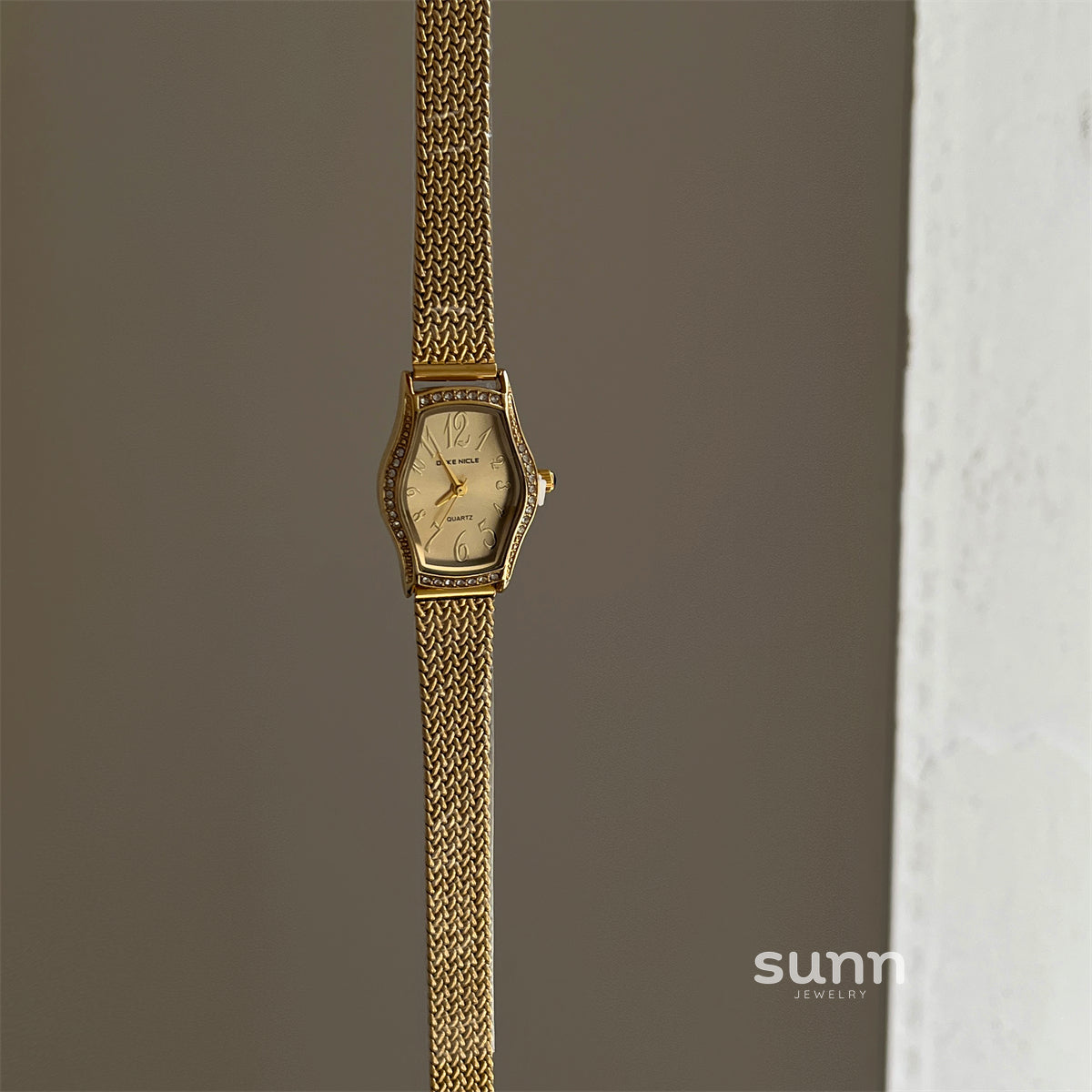 Guinevere Barrel Edge Watch [4TSTWCL3]
