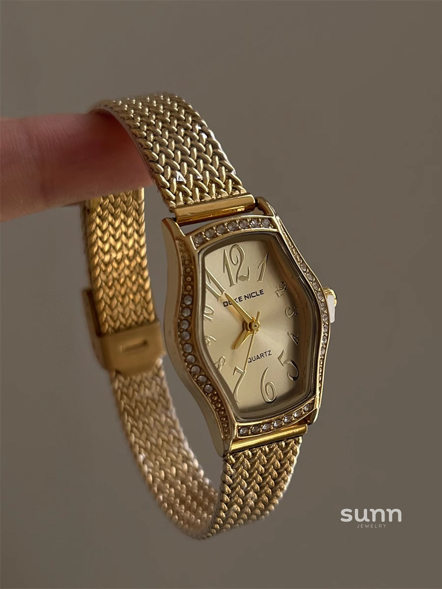 Guinevere Barrel Edge Watch [568TH7LD]
