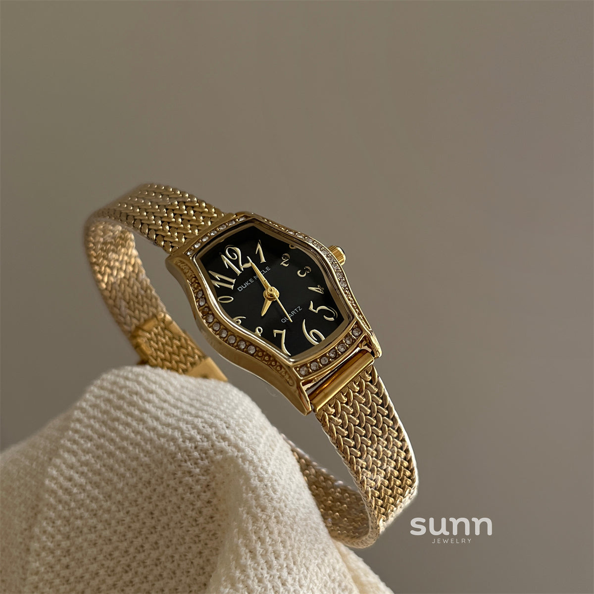 Guinevere Barrel Edge Watch [SRXAEKGP]