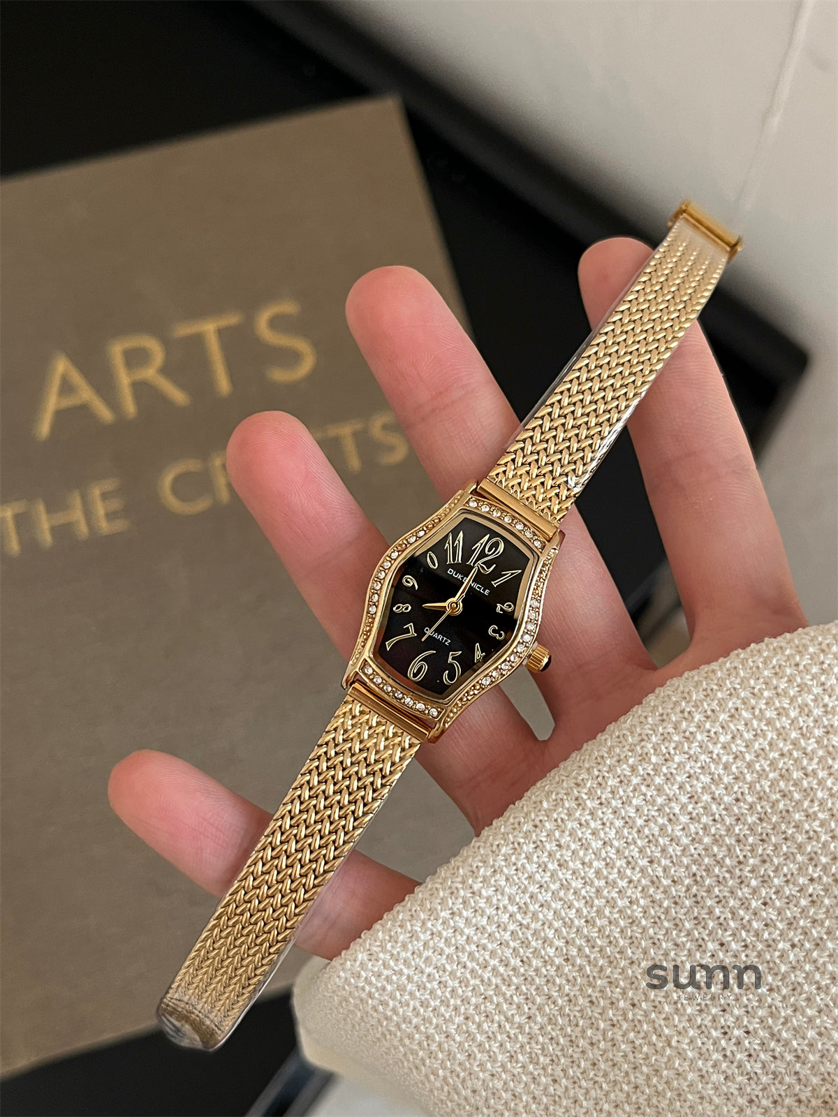 Guinevere Barrel Edge Watch [FGXC9NS0]