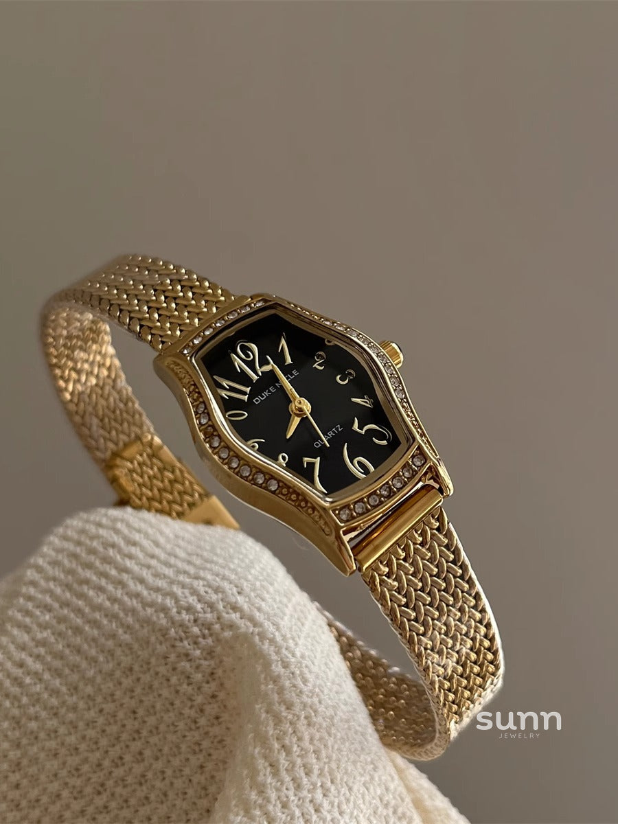 Guinevere Barrel Edge Watch [LPSX3OMF]