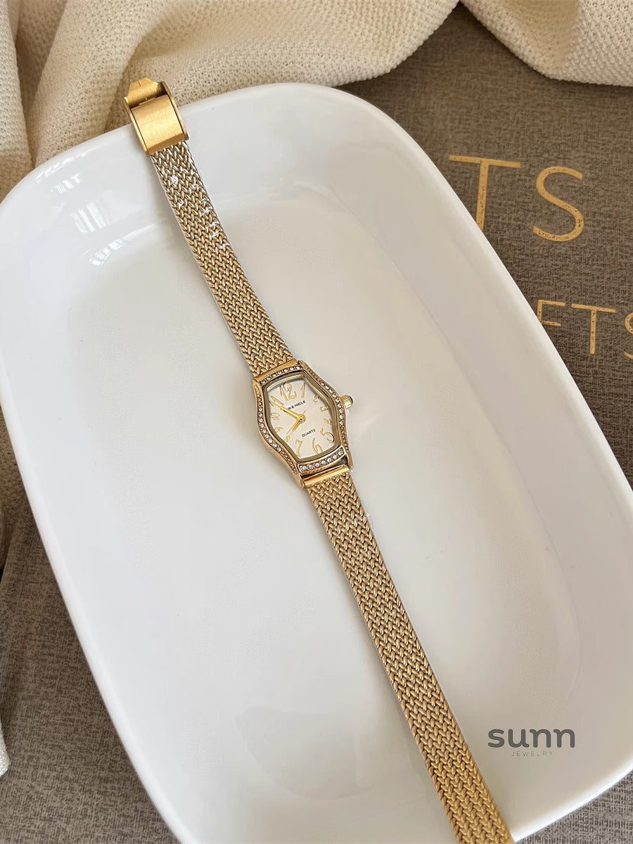 Guinevere Barrel Edge Watch [FMNPUQ8K]