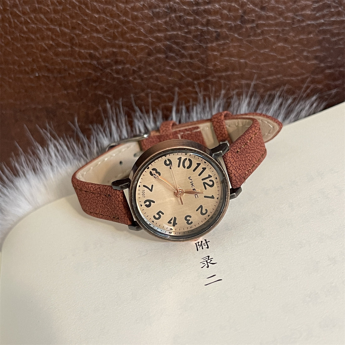 Gwendolynn Elegant Retro Watch [4JM77JR2]