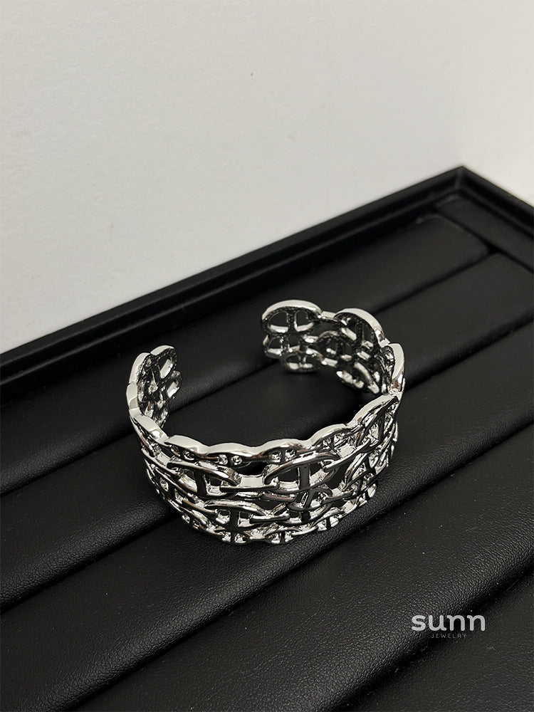 Gwynevere Statement Cuff Bracelet [9Y5X745P]