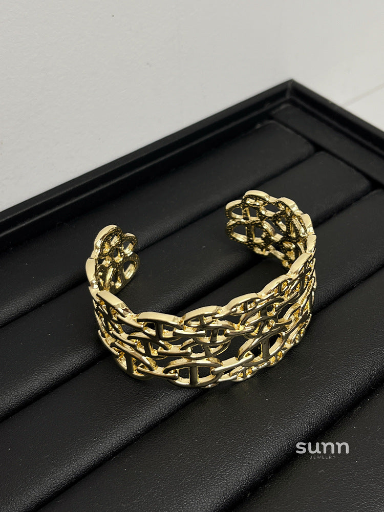 Gwynevere Statement Cuff Bracelet [KEJGN42L]