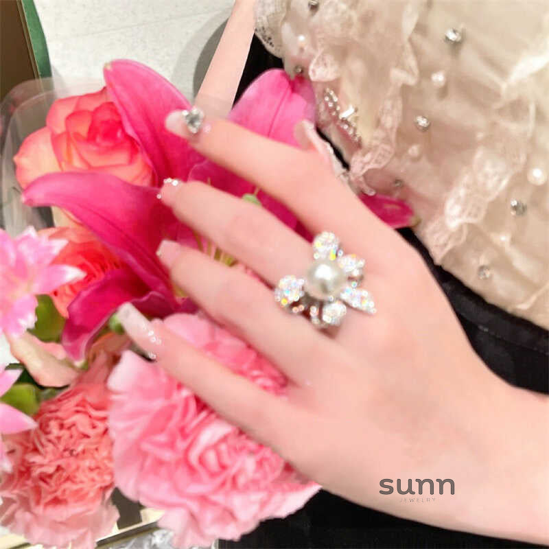 Habiba Zircon Bow Pearl Ring [7M6NMG7H]